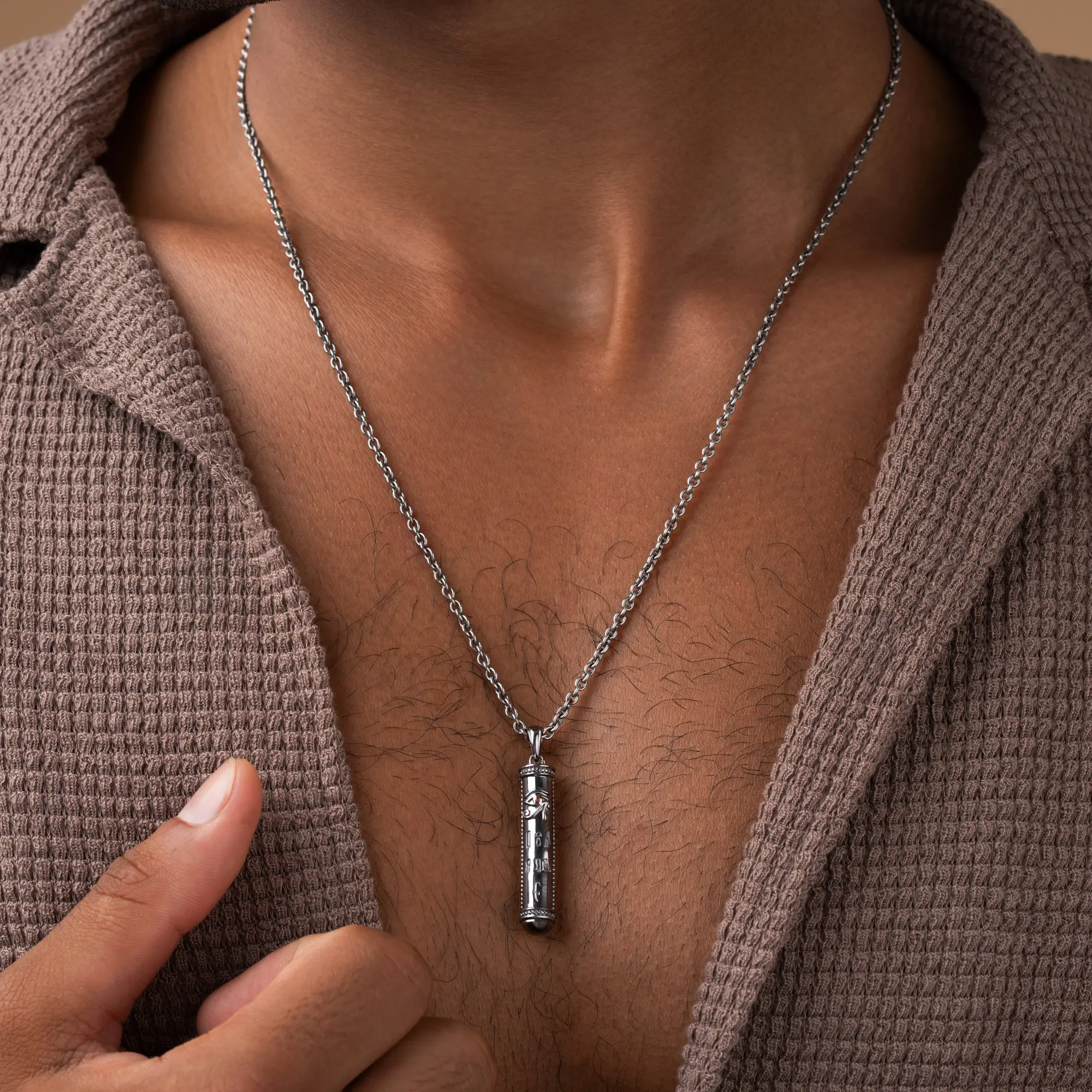 Eternal Vision – Eye of Horus Sapphire Necklace - Image 2