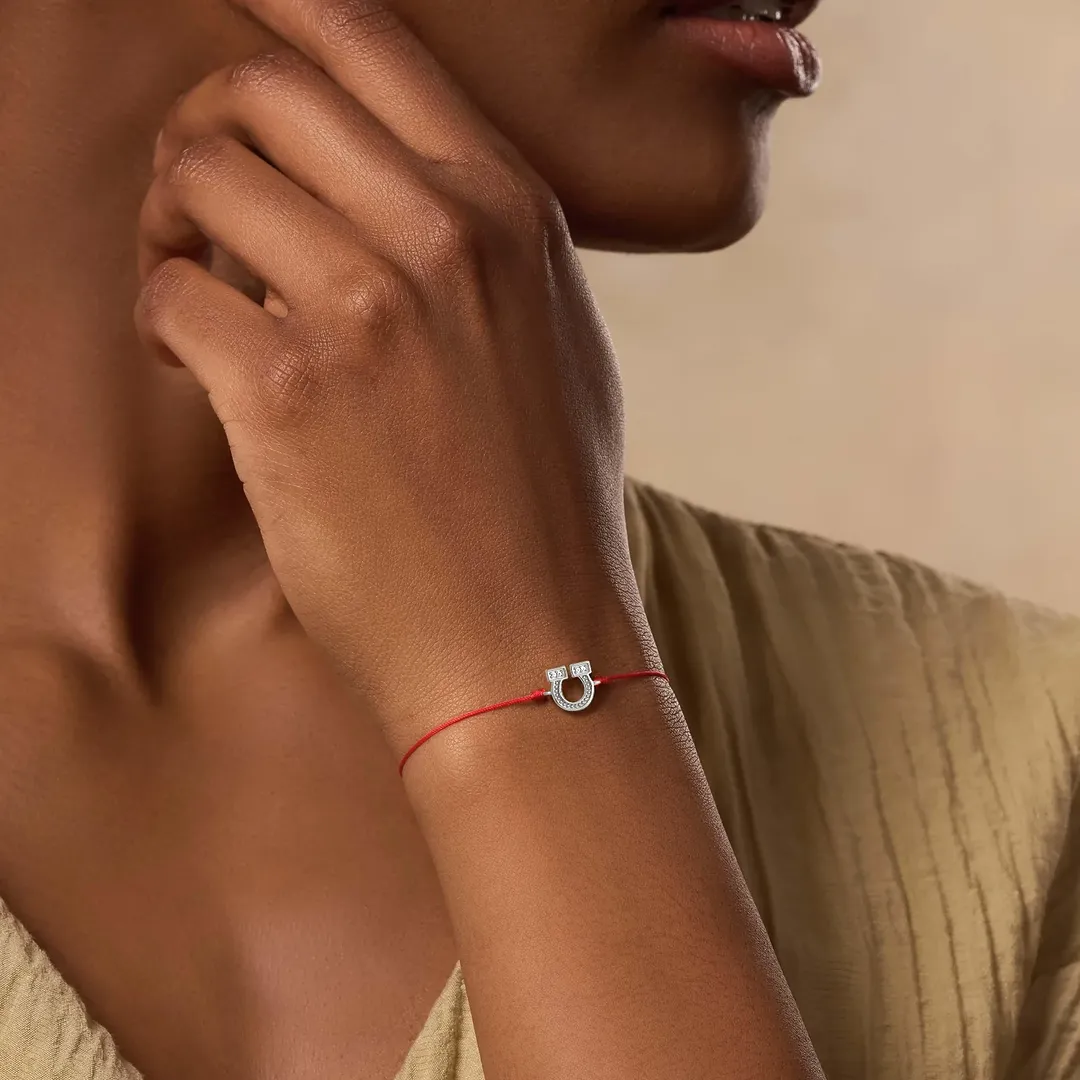 Fortune Thread Horseshoe Red String Bracelet - Image 4